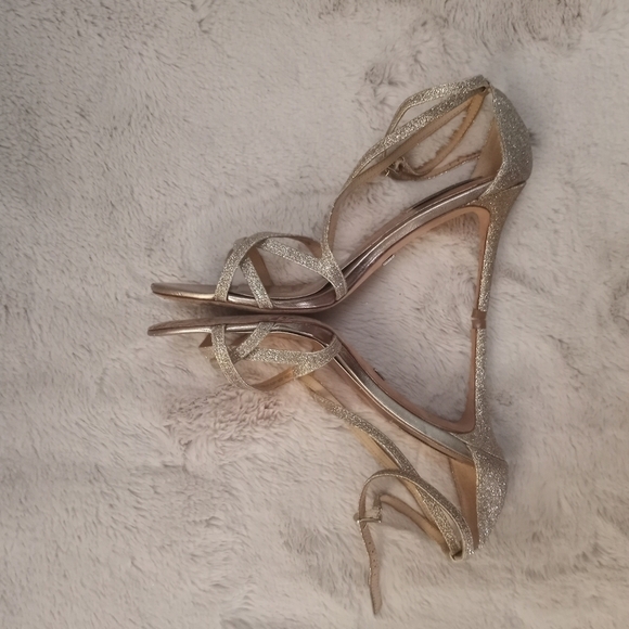 Badgley Mischka Feminine Classic Gold  Glitter Fairycore Shimmery Sparkly Heels - Picture 2 of 5